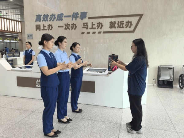 热点关注｜服务再升级 交流无障碍——智能手语翻译机在天津市政务服务中心正式启用