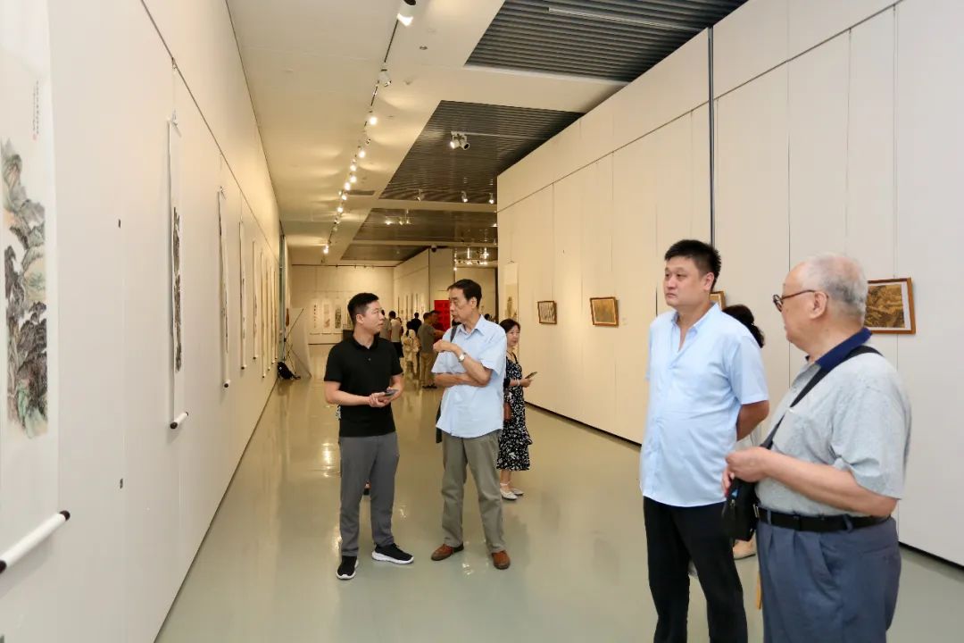 王宝利山水画作品展在滨海美术馆开幕 75件套作品呈现“翰墨蕴香”