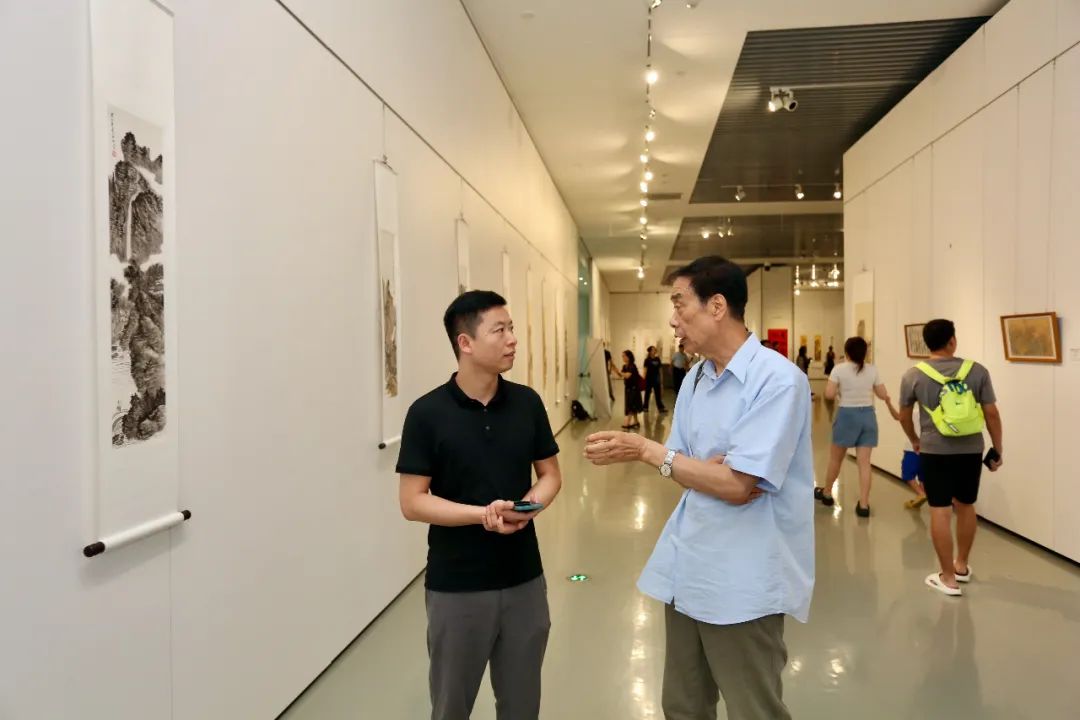 王宝利山水画作品展在滨海美术馆开幕 75件套作品呈现“翰墨蕴香”