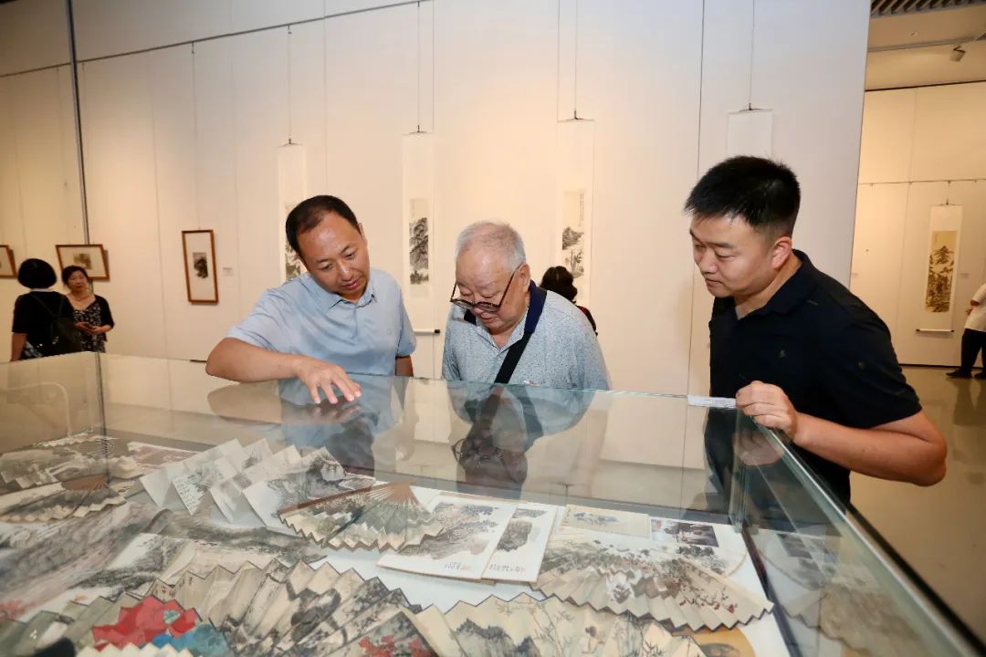 王宝利山水画作品展在滨海美术馆开幕 75件套作品呈现“翰墨蕴香”