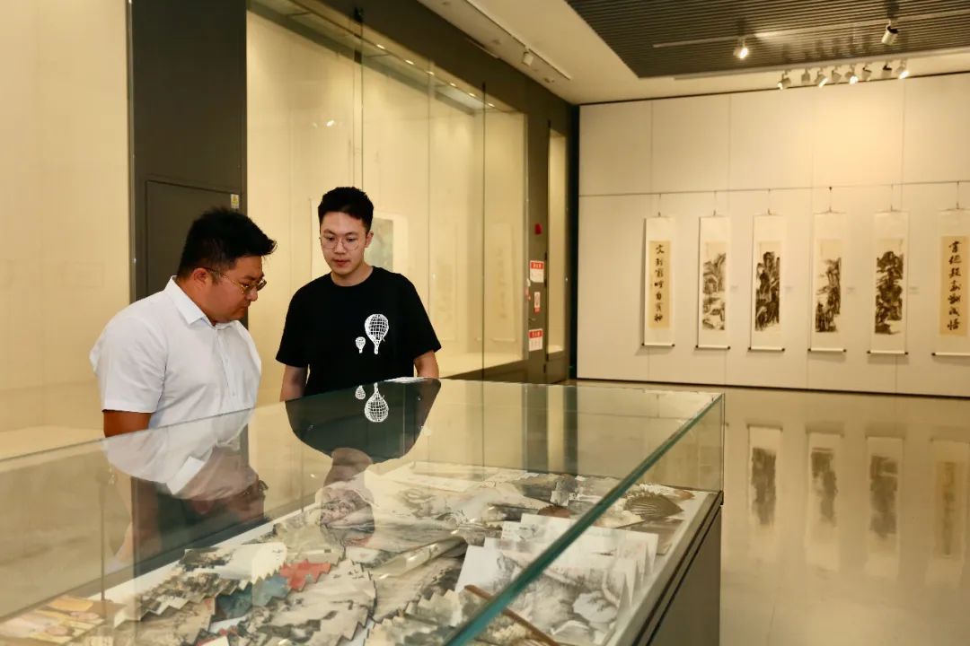 王宝利山水画作品展在滨海美术馆开幕 75件套作品呈现“翰墨蕴香”