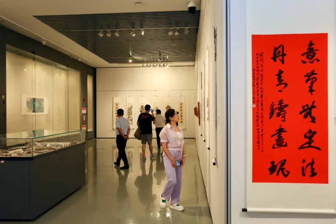王宝利山水画作品展在滨海美术馆开幕 75件套作品呈现“翰墨蕴香”