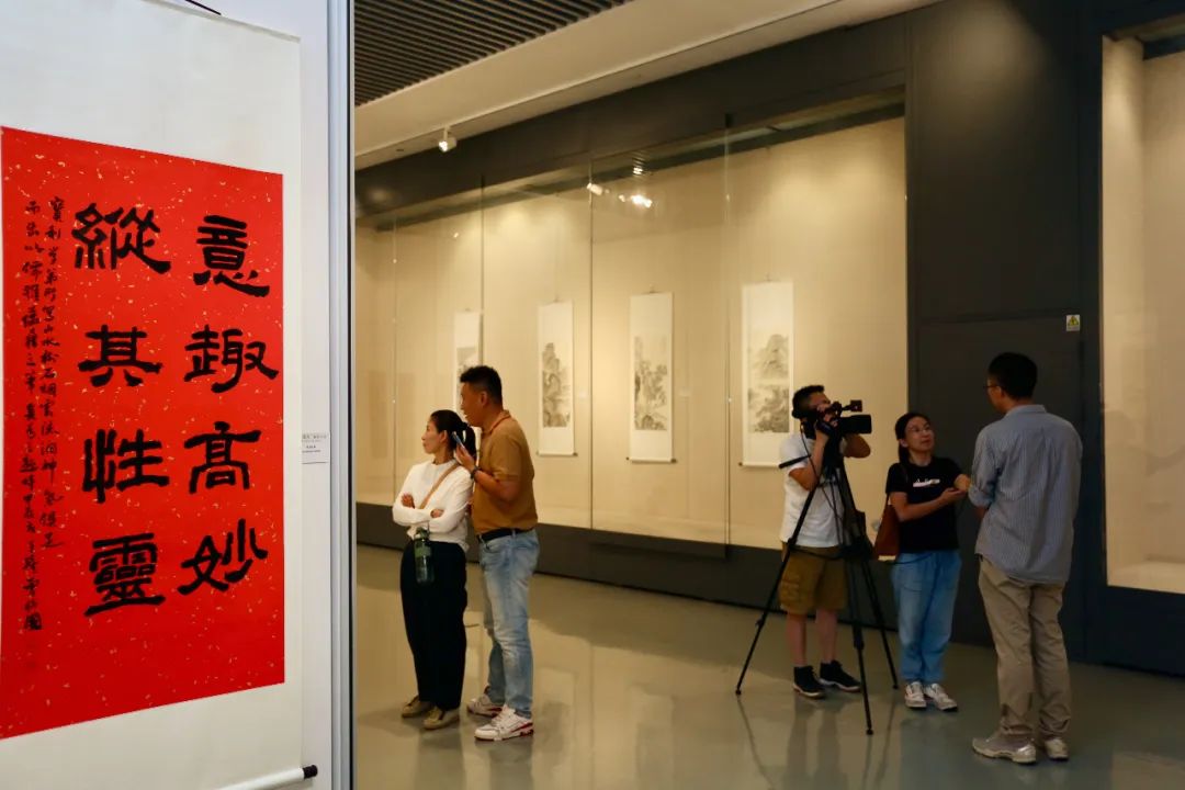 王宝利山水画作品展在滨海美术馆开幕 75件套作品呈现“翰墨蕴香”
