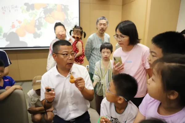 品味图书之香 共鉴非遗之美