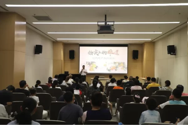 品味图书之香 共鉴非遗之美