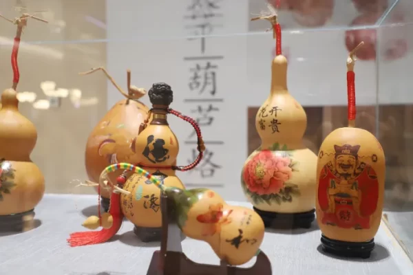 品味图书之香 共鉴非遗之美