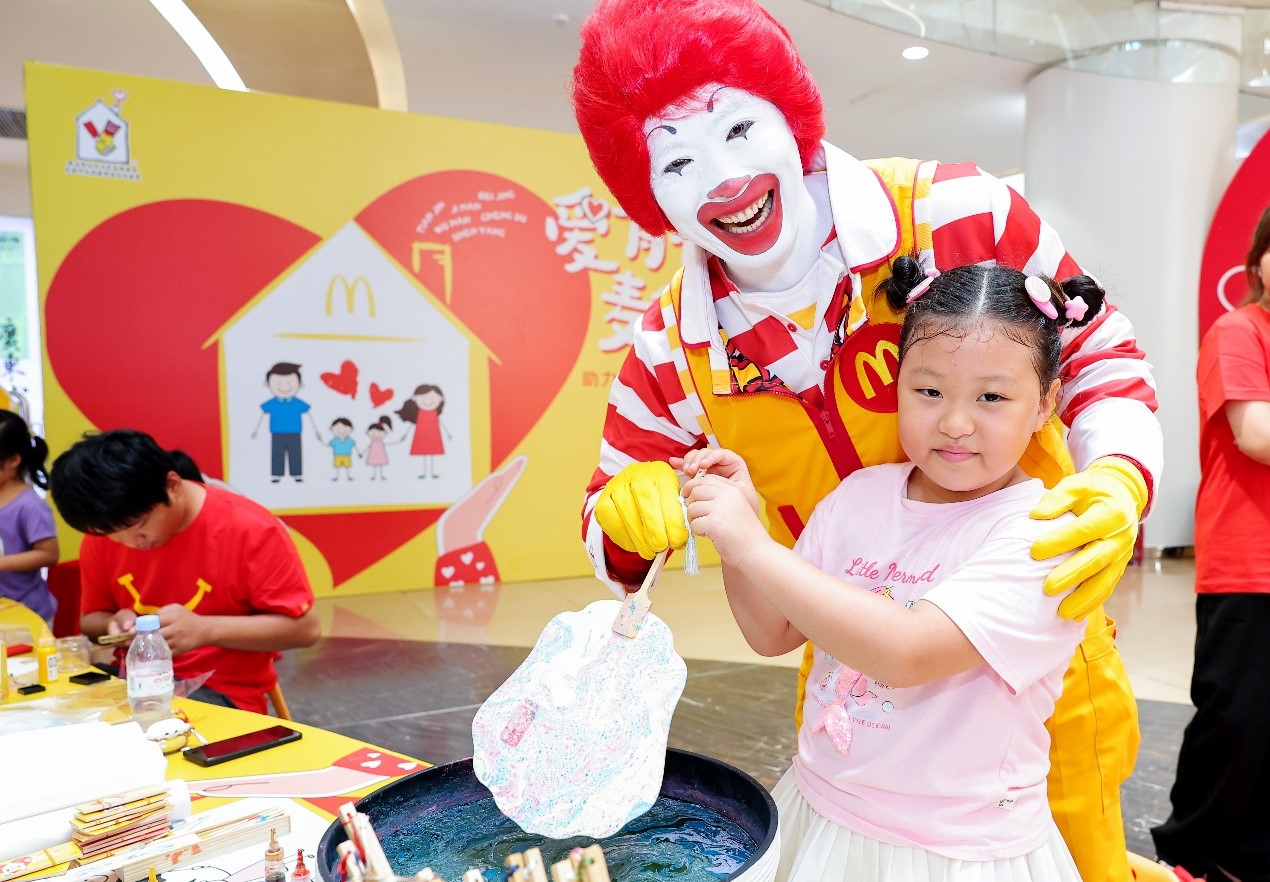 “爱有你我 麦向未来”公益市集再度火热开市 汇聚温暖 携手共筑麦当劳叔叔之家