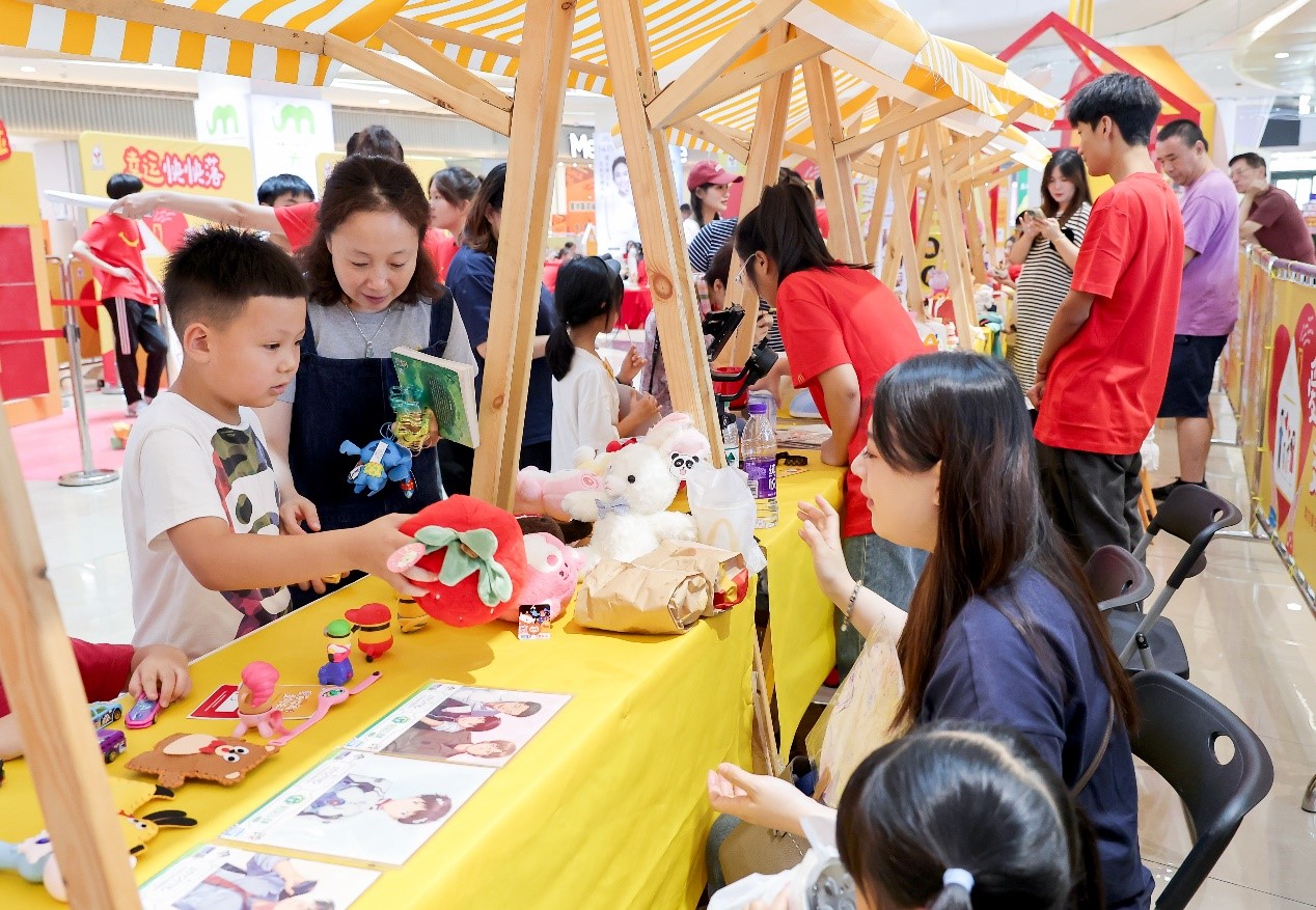 “爱有你我 麦向未来”公益市集再度火热开市 汇聚温暖 携手共筑麦当劳叔叔之家