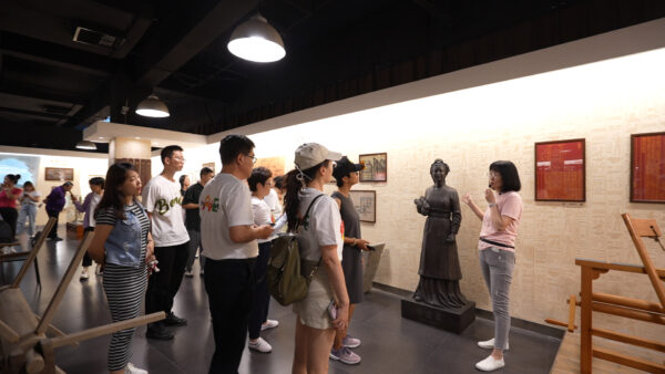 探寻科技工业 汲取智慧源泉——高新区开展职工研学科技工业之旅主题实践活动