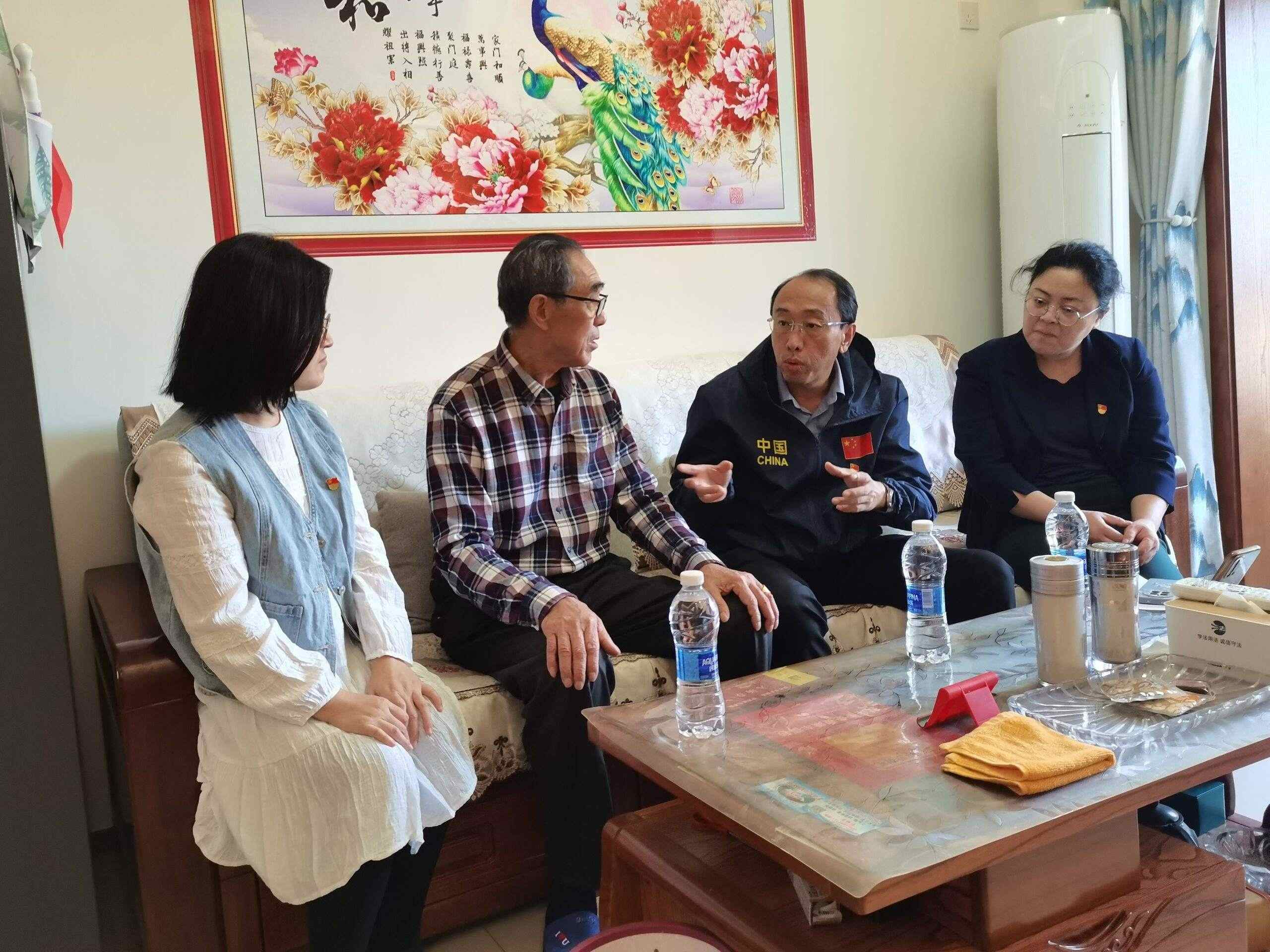 高新区开展多种形式重阳节敬老活动