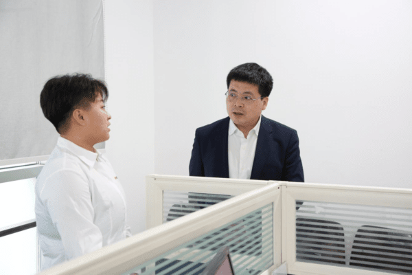 工作动态｜供热首日 市政务服务办主要负责同志一行到12345热线调研慰问！