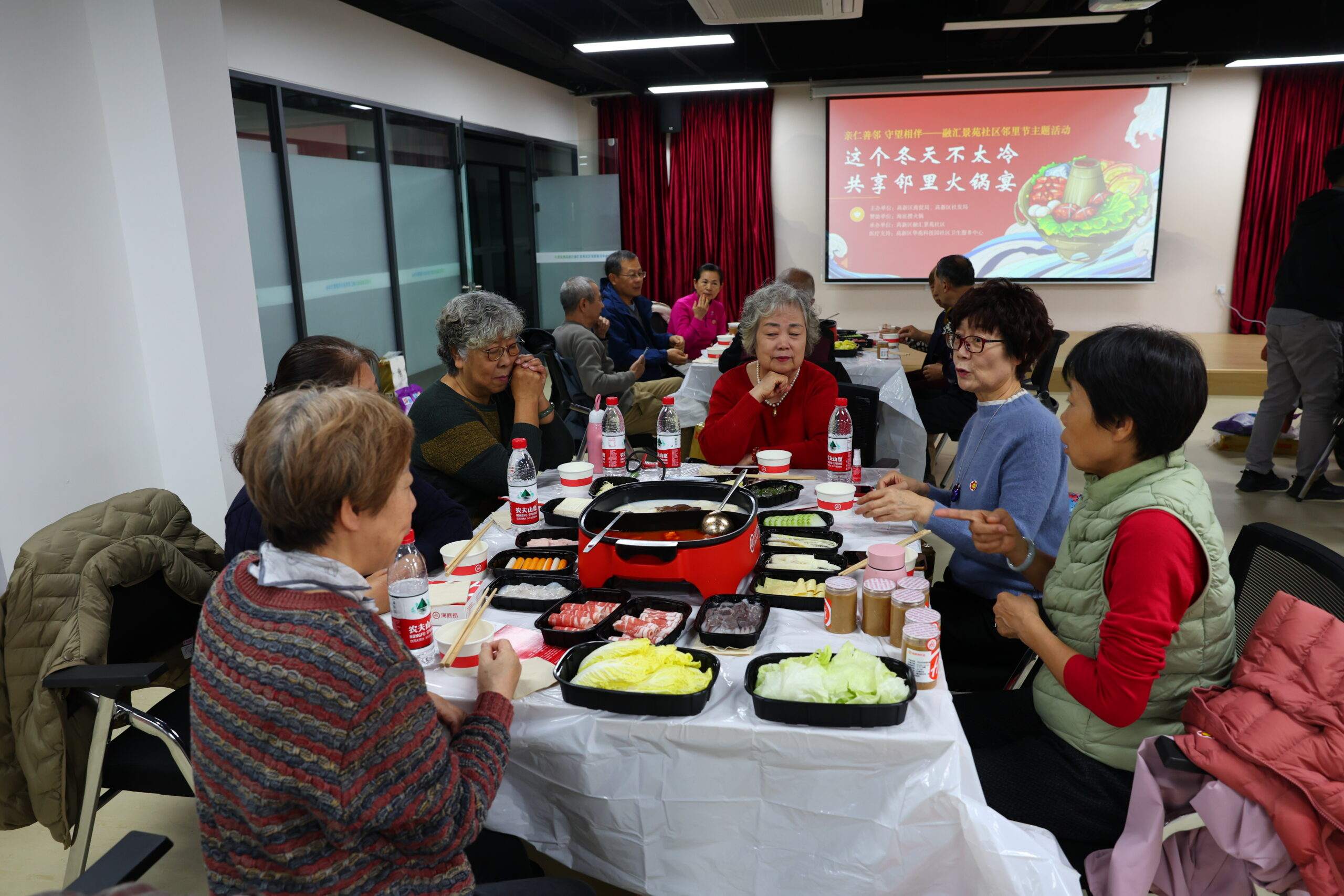 这个冬天不太冷！“火锅之约”温暖社区老人冬日时光