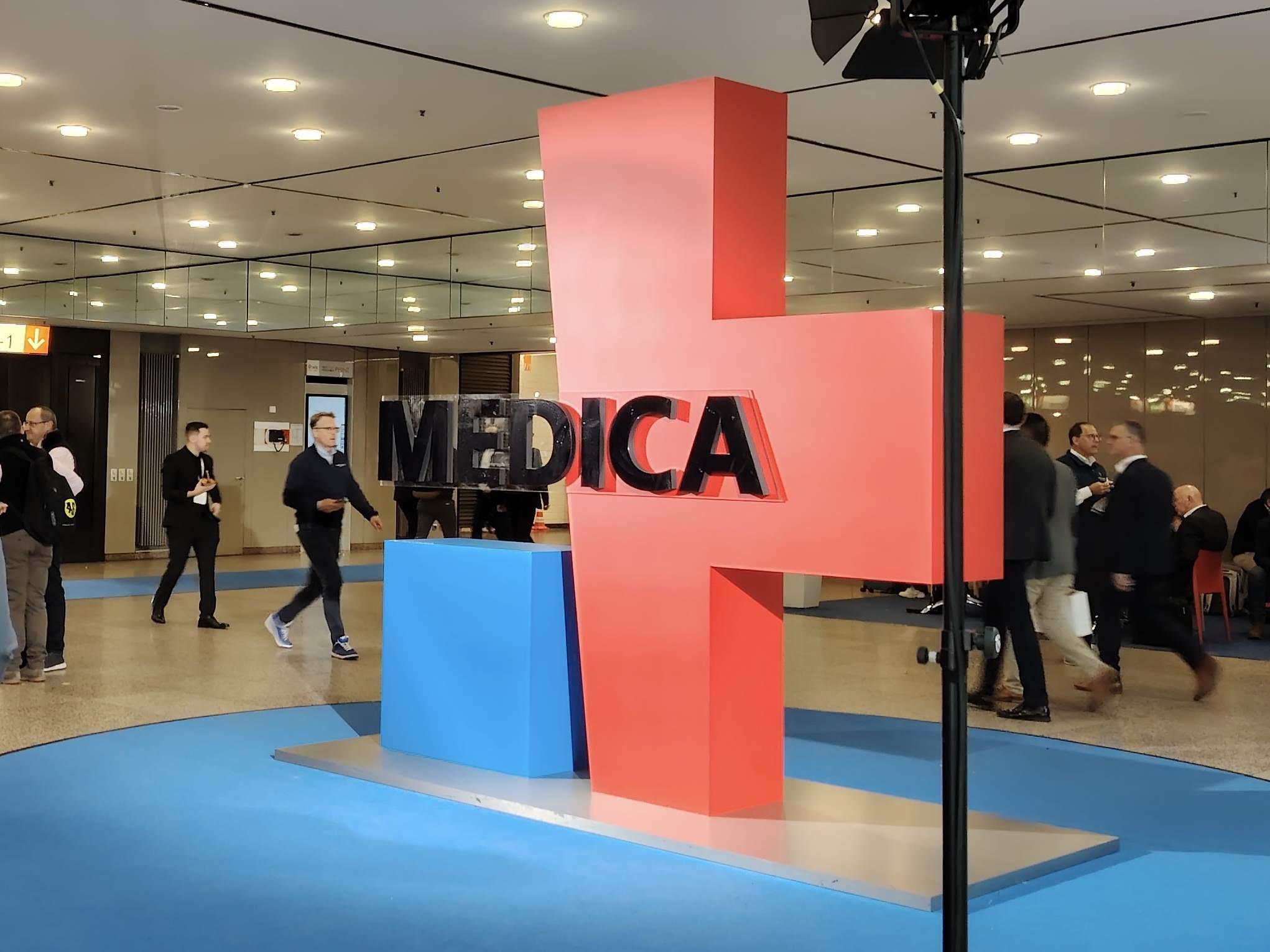 高新区国家外贸转型升级基地（医疗器械）企业亮相德国MEDICA2024展会