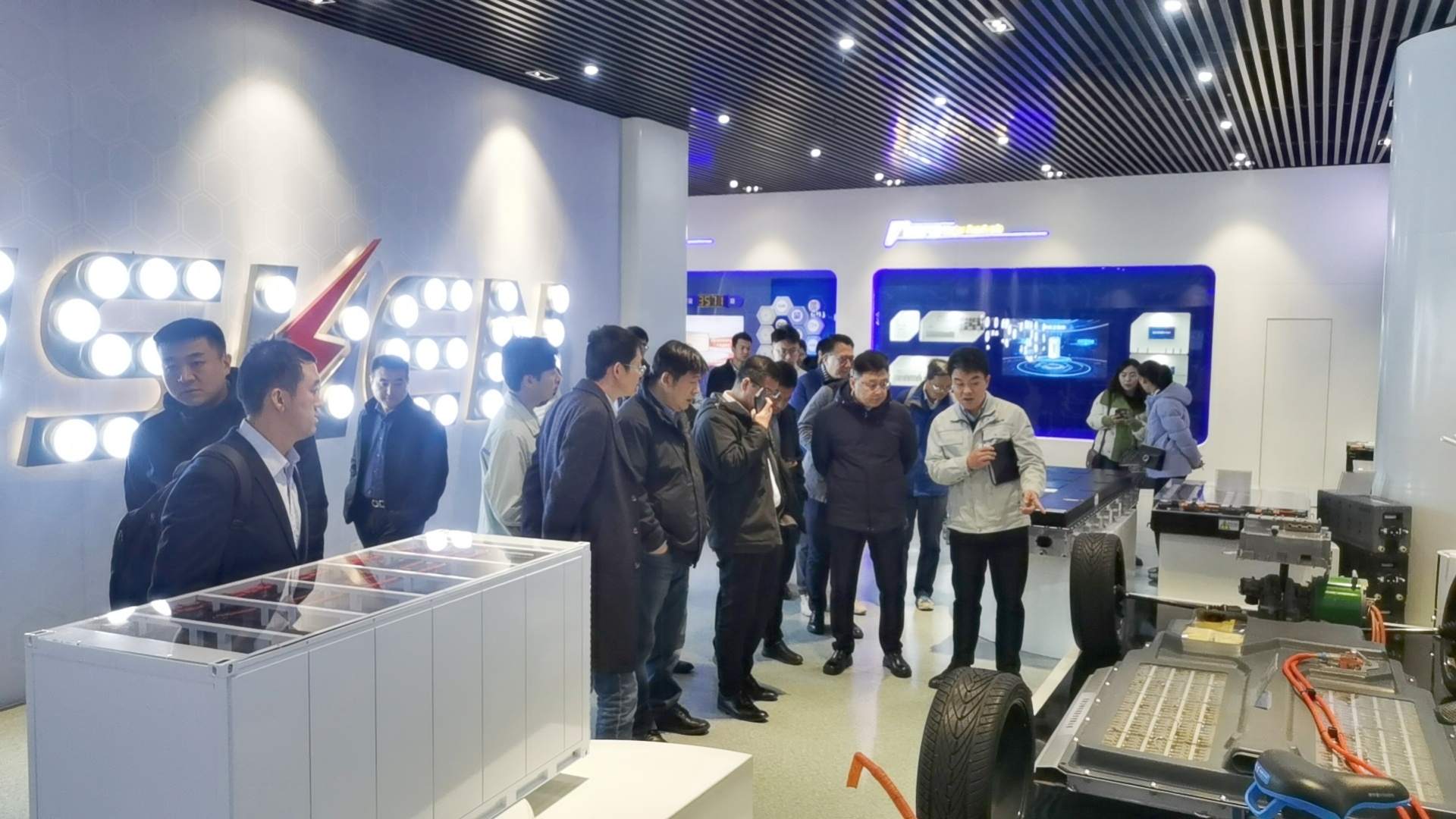 高新区高端装备局联合天津市机器人产业协会组织工业游活动