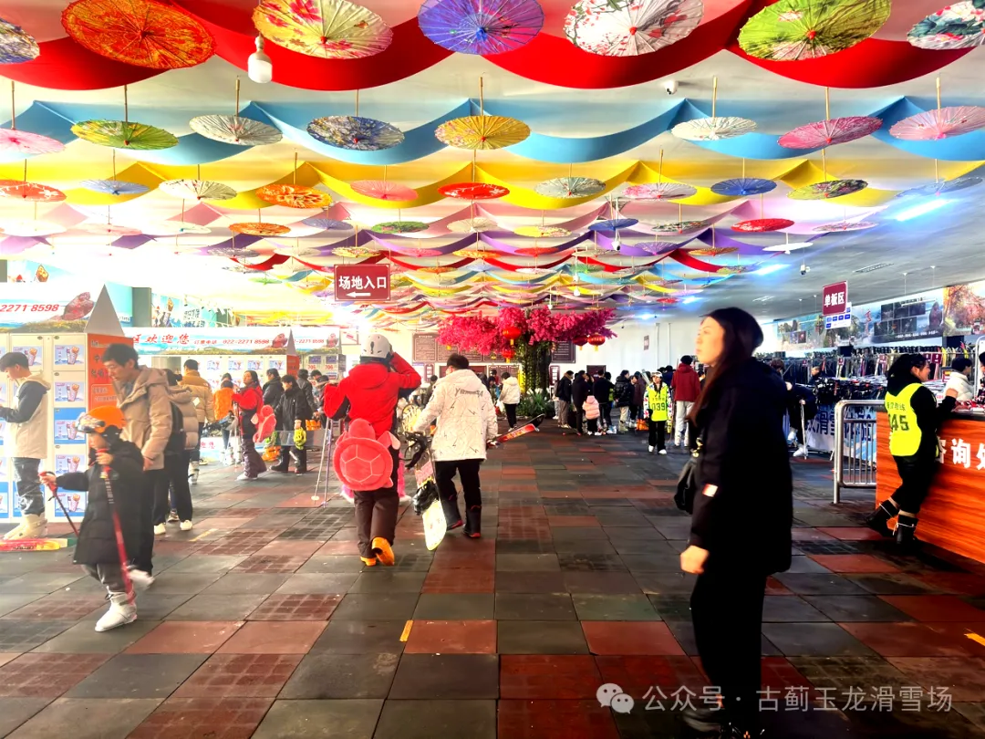 玉龙滑雪场限时推出春节家庭特惠早鸟票！