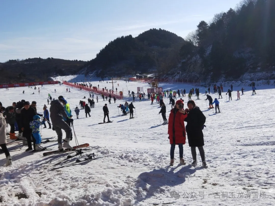 玉龙滑雪场限时推出春节家庭特惠早鸟票！