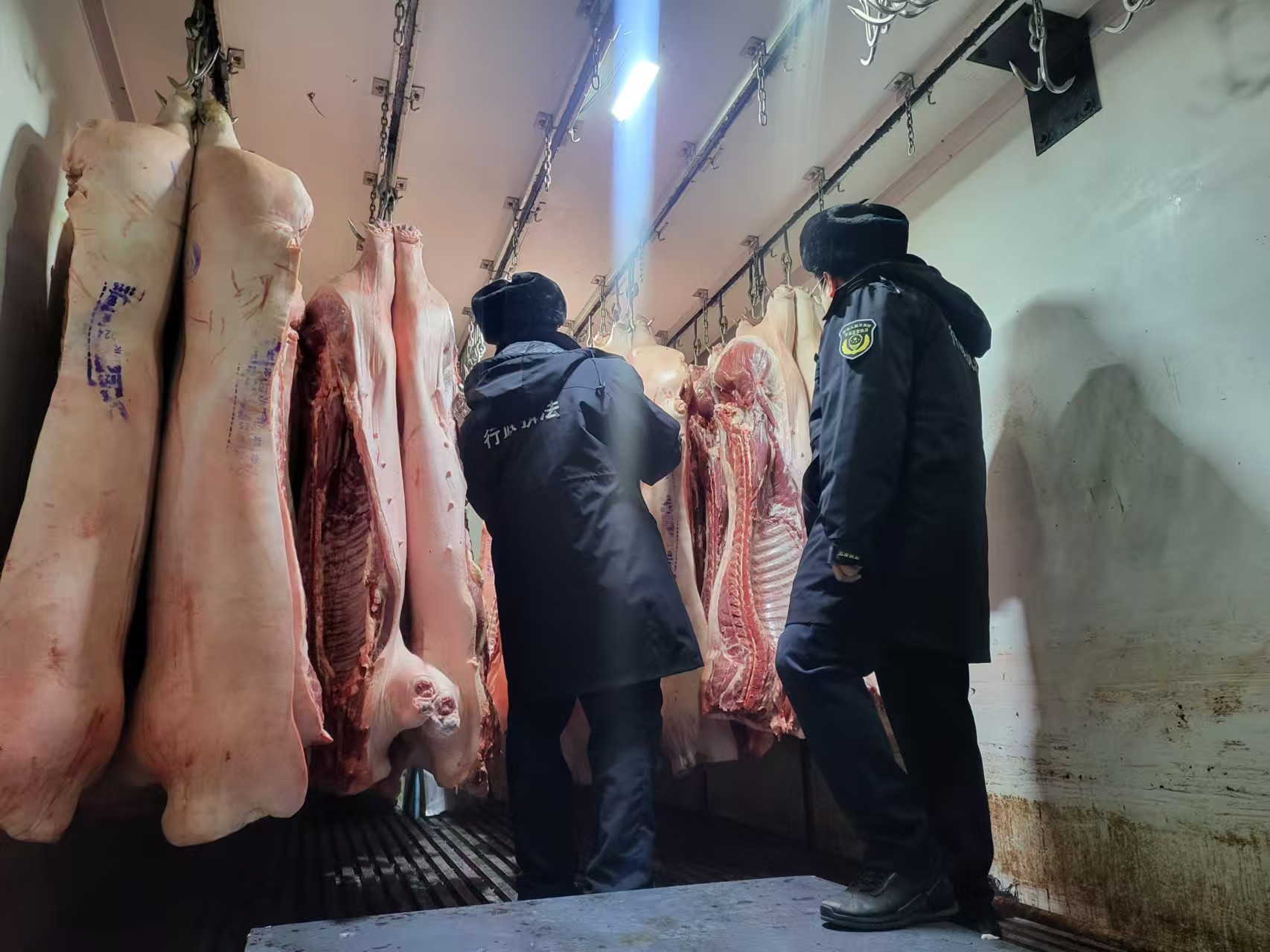 高新区市场监管局深入农产品批发市场开展春节前食品安全专项检查