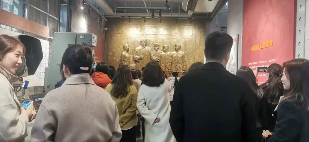 领略城市发展之美 凝聚巾帼建功之力