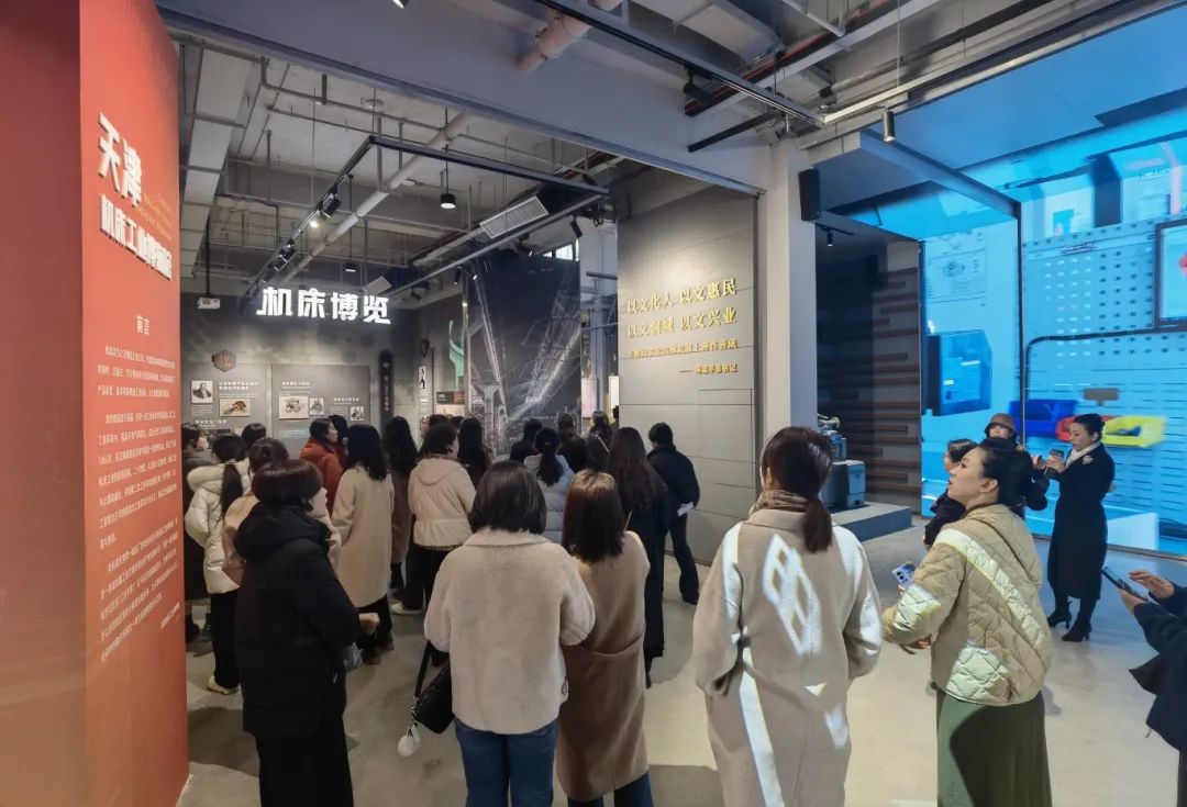 领略城市发展之美 凝聚巾帼建功之力