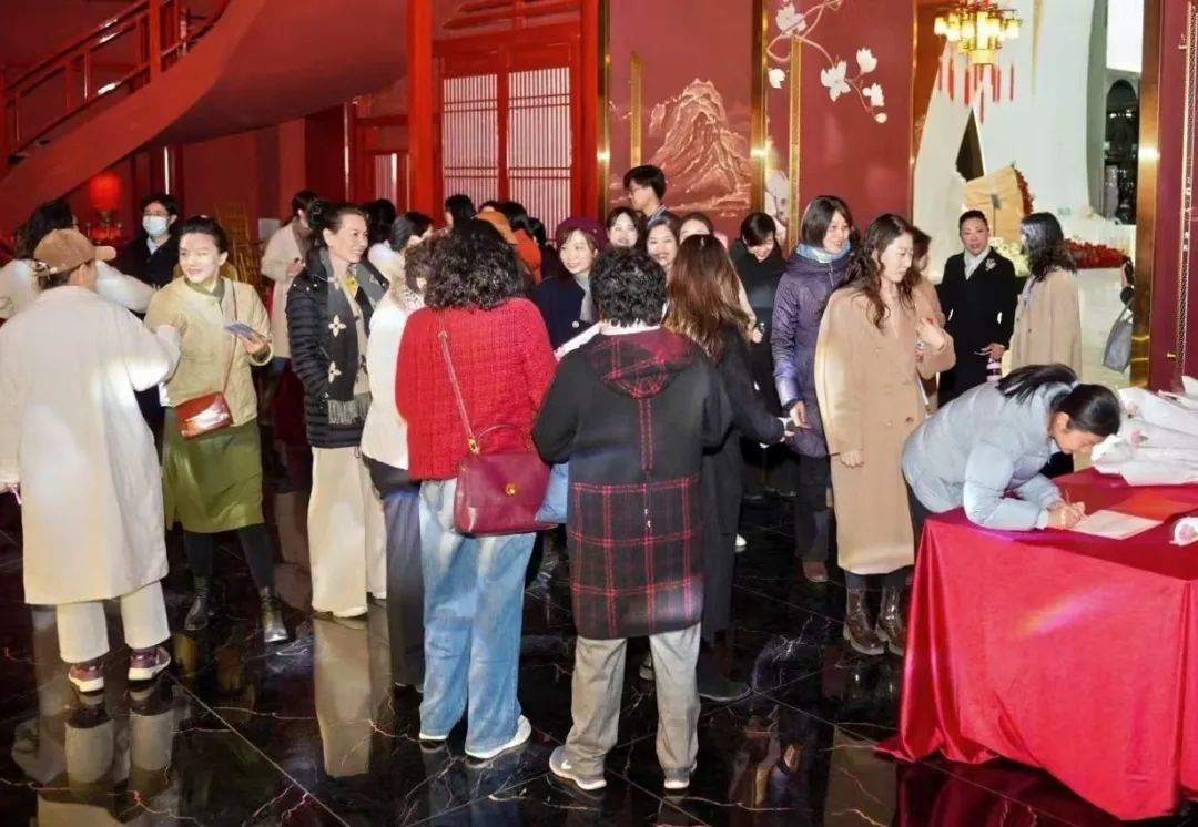 领略城市发展之美 凝聚巾帼建功之力