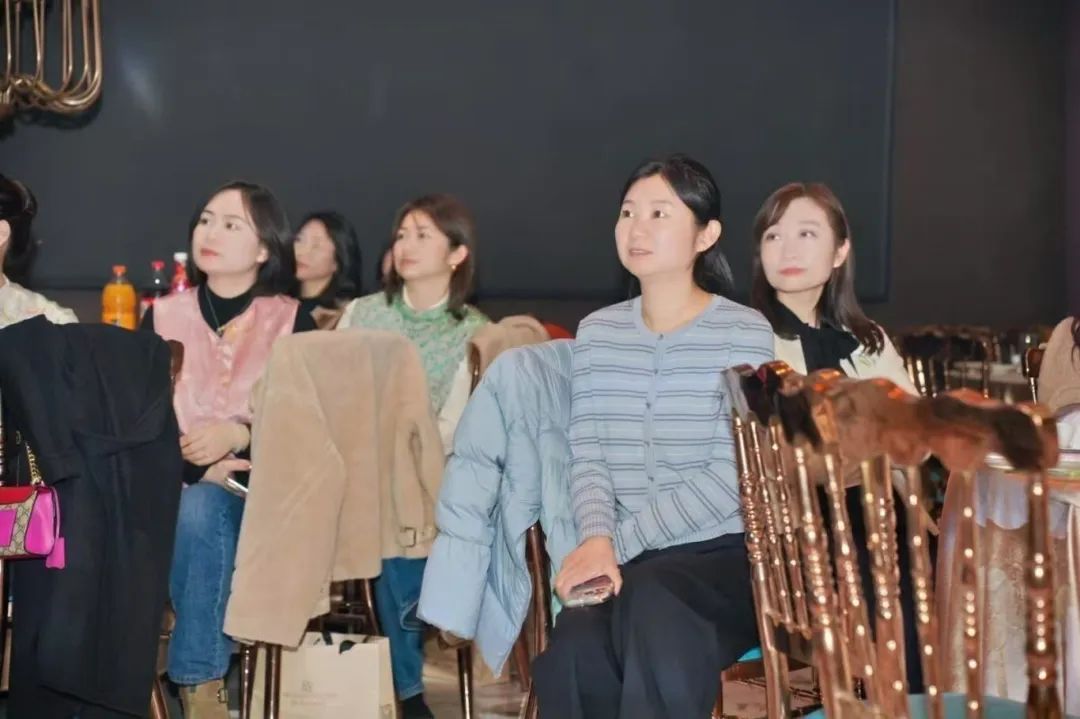 领略城市发展之美 凝聚巾帼建功之力