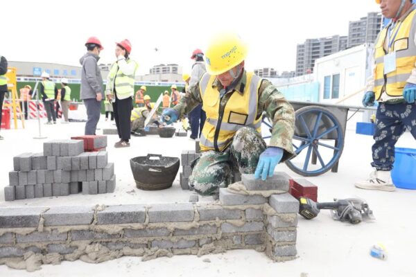 2025年“金锤杯”滨海新区建筑行业职工职业技能大赛暨“保税工匠杯”保税区职工职业技能大赛启动仪式成功举办