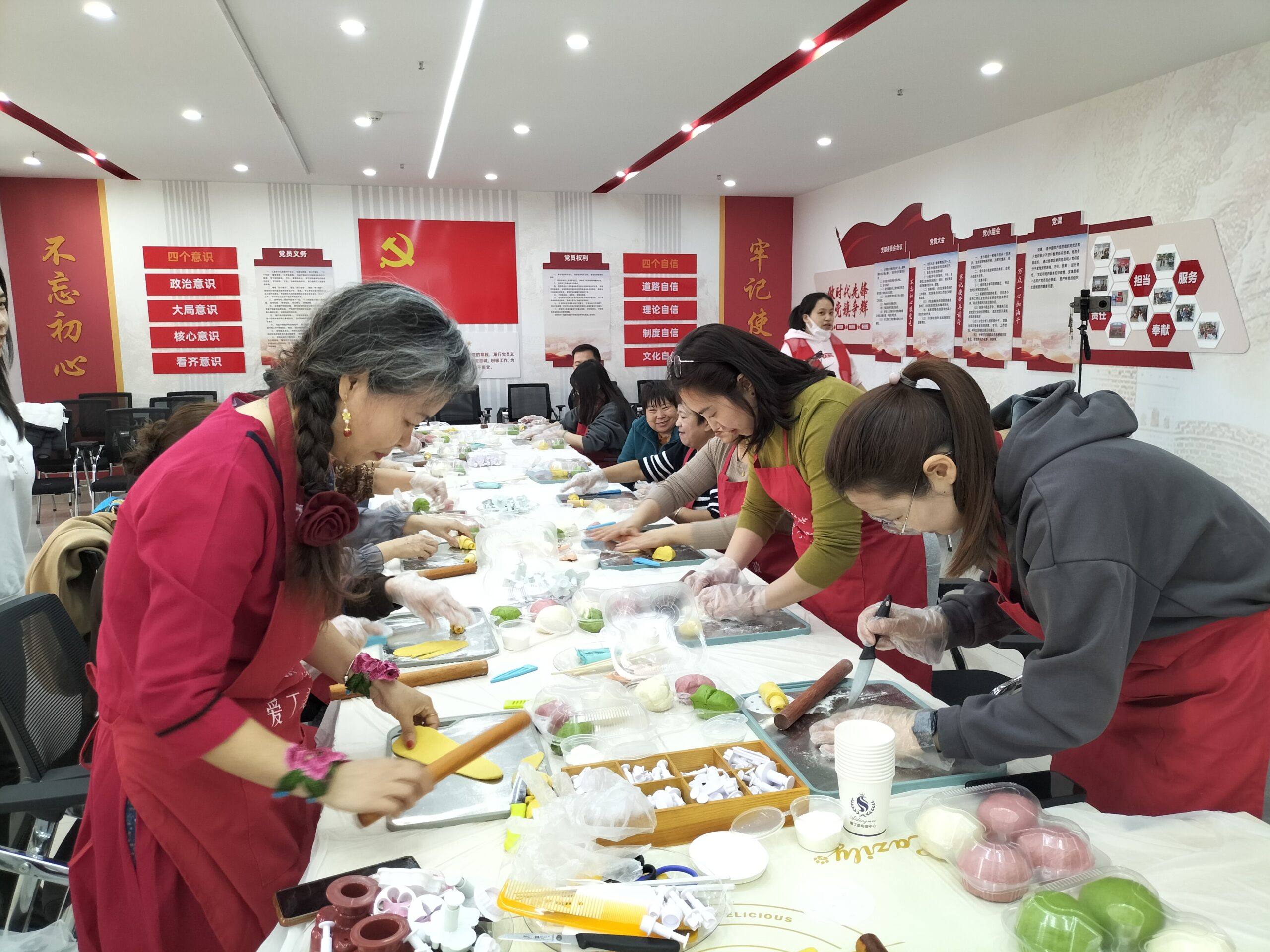 “巾帼学堂”送技能 面点飘香进基层——高新区妇联开展送培训到基层之中式面点制作培训
