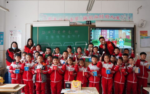 【基层动态】垃圾分类我先行 雷锋精神在心中！金龙鱼义工团队开展慈善助学活动