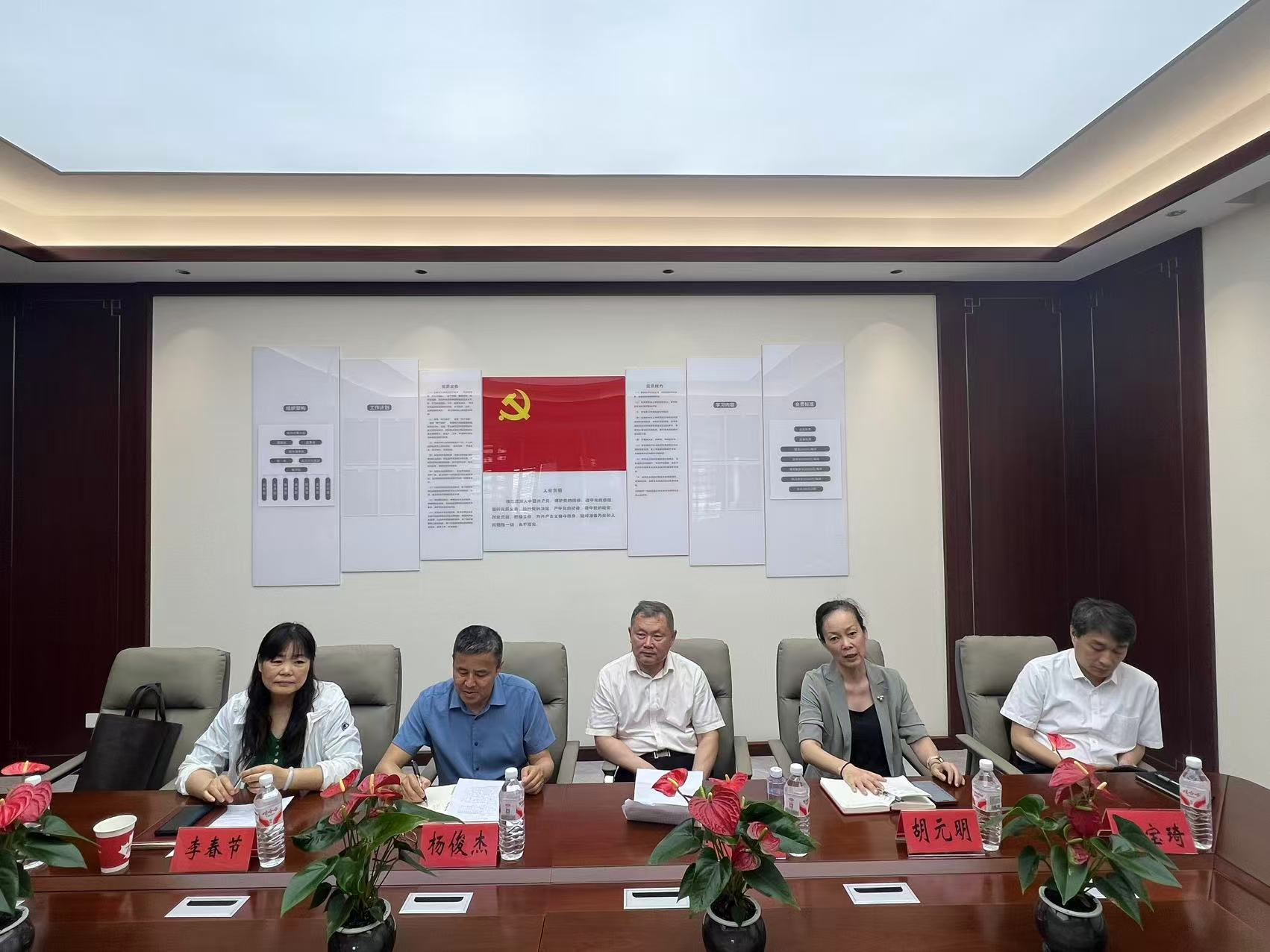东丽区工商联在天津市孝感商会举办《民营经济促进法》宣讲暨法律服务“周二下午茶”活动