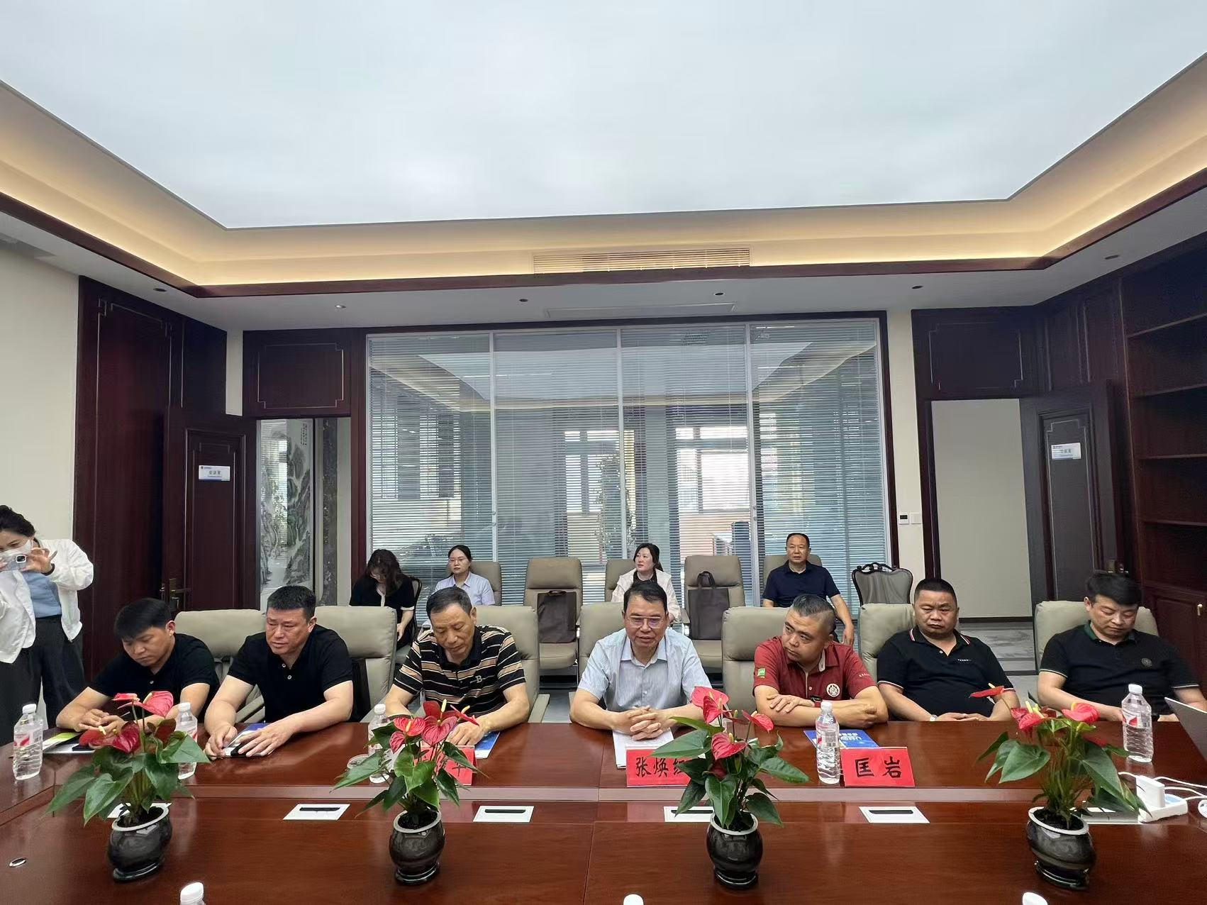 东丽区工商联在天津市孝感商会举办《民营经济促进法》宣讲暨法律服务“周二下午茶”活动