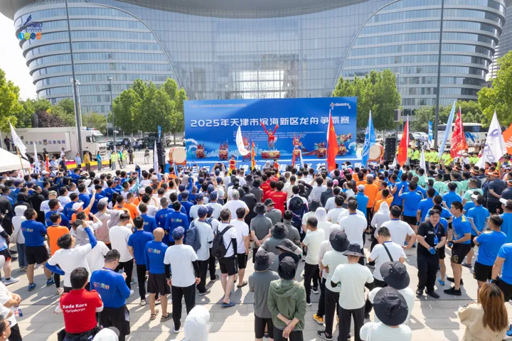 天津经开区多支龙舟队在2025年滨海新区龙舟争霸赛中载誉而归