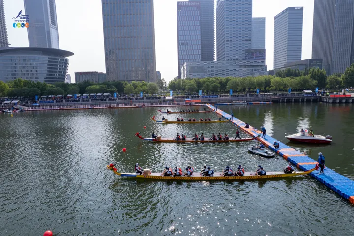 天津经开区多支龙舟队在2025年滨海新区龙舟争霸赛中载誉而归