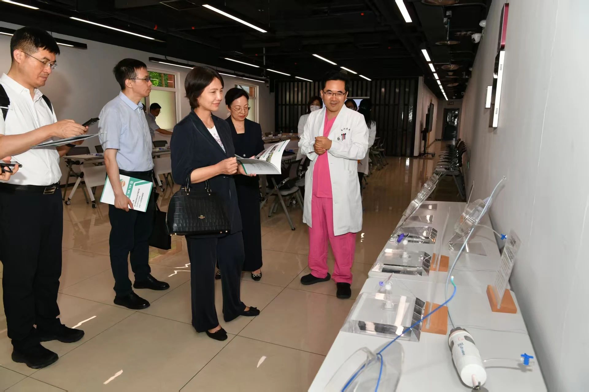 津门医苑赴京问道 汲取转化实战经验 —— 天津市卫生健康委组队赴北医三院、医科院阜外医院调研成果转化工作