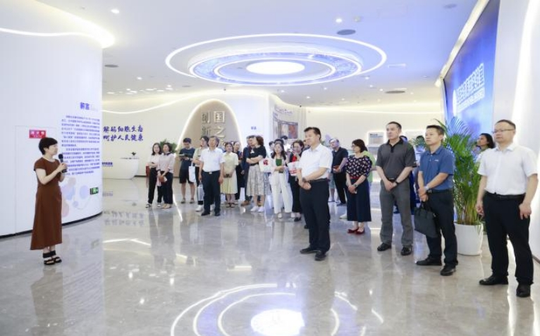 深化政研医产协同创新 赋能重点研发平台建设——市卫生健康委副主任刘先夺带队调研细胞生态海河实验室