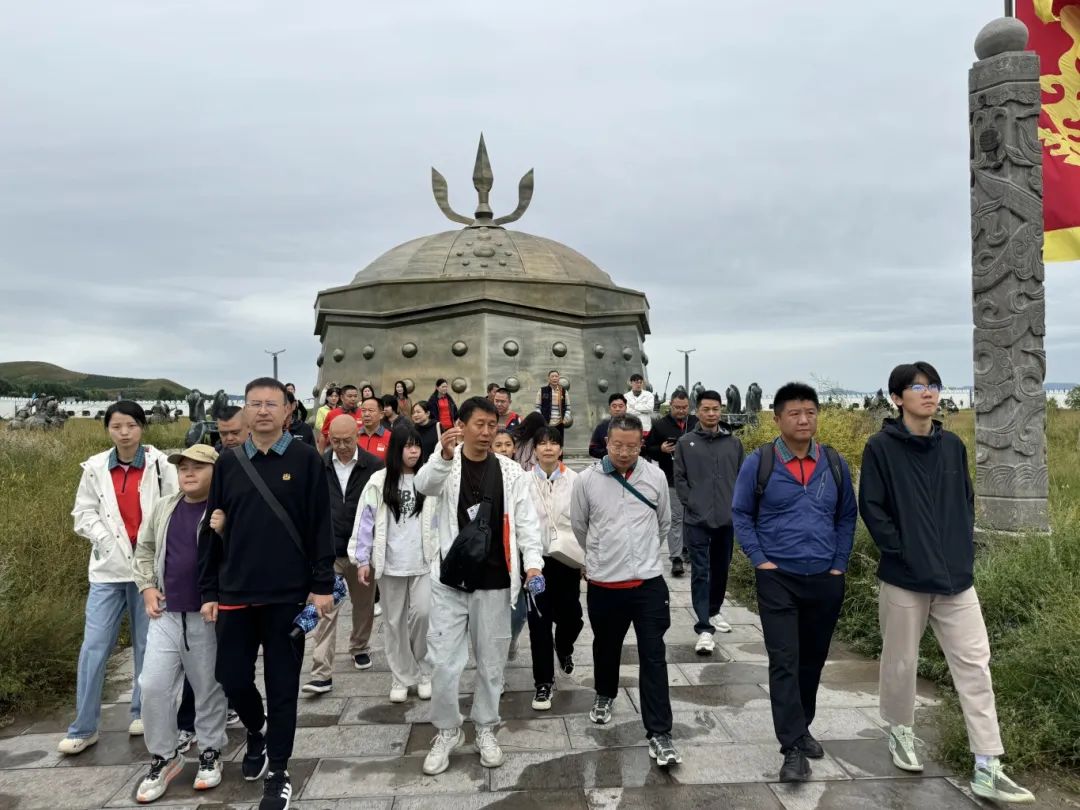 天津市湖北孝感商会组织会员企业赴塞罕坝开展红色主题教育