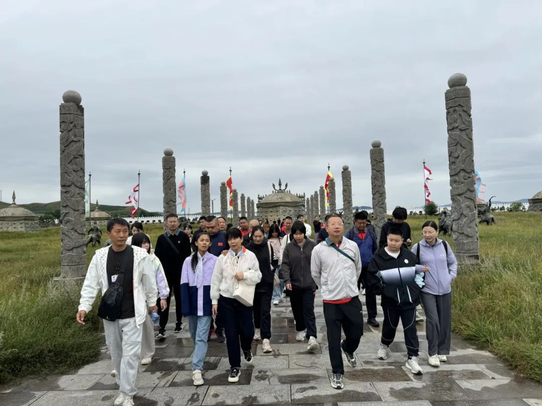 天津市湖北孝感商会组织会员企业赴塞罕坝开展红色主题教育
