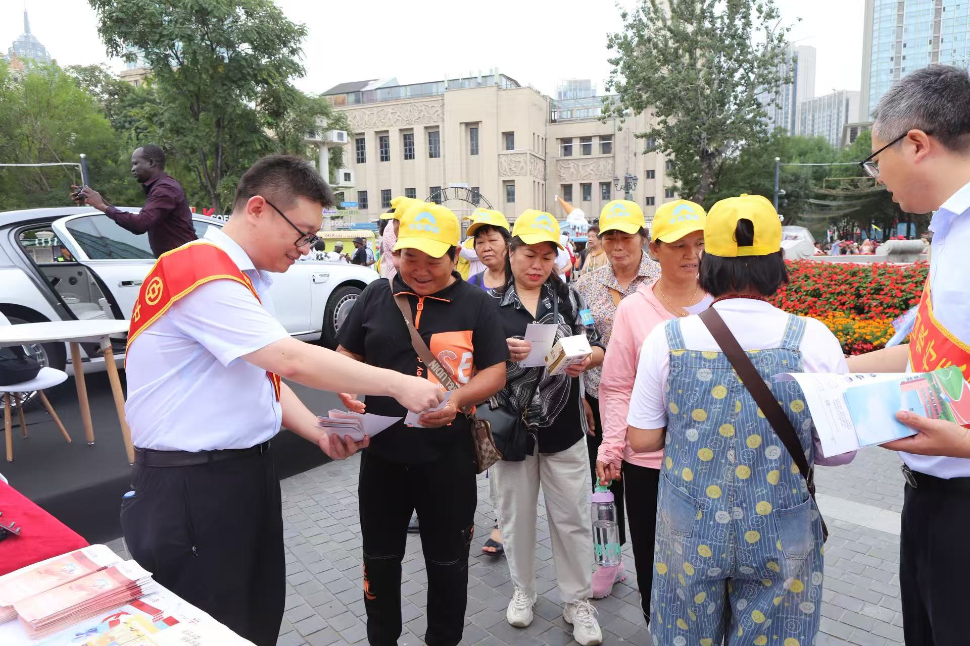 文旅融合促消保 金融知识进商圈 ——中国银行天津市分行走进意风街开展主题宣传活动