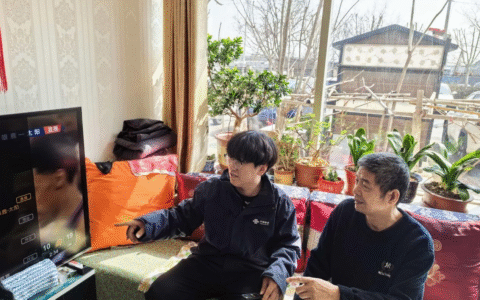 老电视里藏着的温暖秘密 ——东丽分公司党员刘兴隆暖心服务记