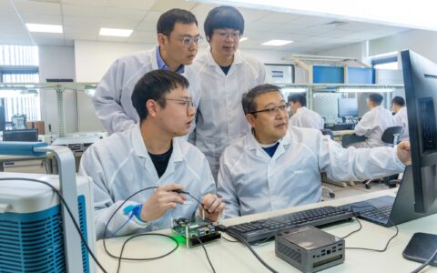怀揣一颗“中国心” 擎起万钧“中国芯”——记“天津楷模”飞腾信息技术有限公司首席科学家窦强｜天津楷模