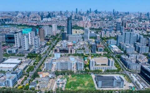 《经济参考报》整版聚焦：天津滨海新区攥指成拳 锻造区域产业新优势
